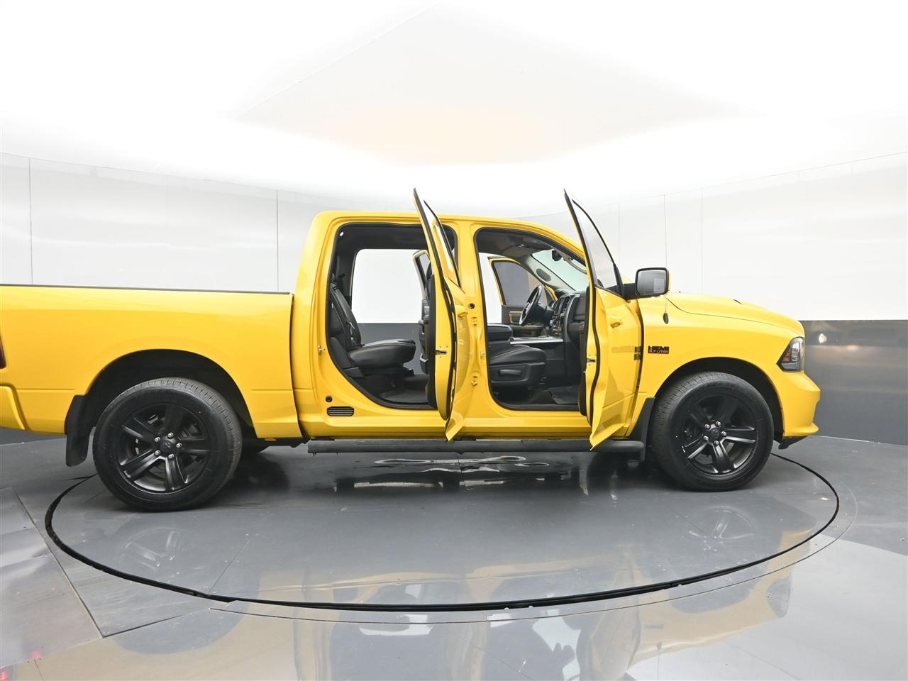 RAM 1500 Sport Crew Cab SWB 4WD 2016