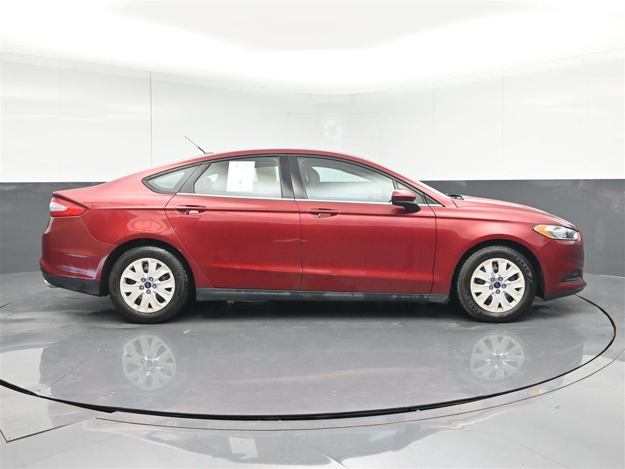 Ford Fusion S 2013