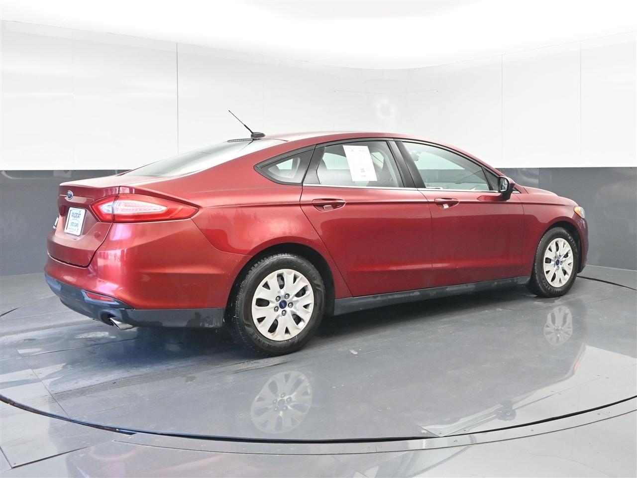 Ford Fusion S 2013