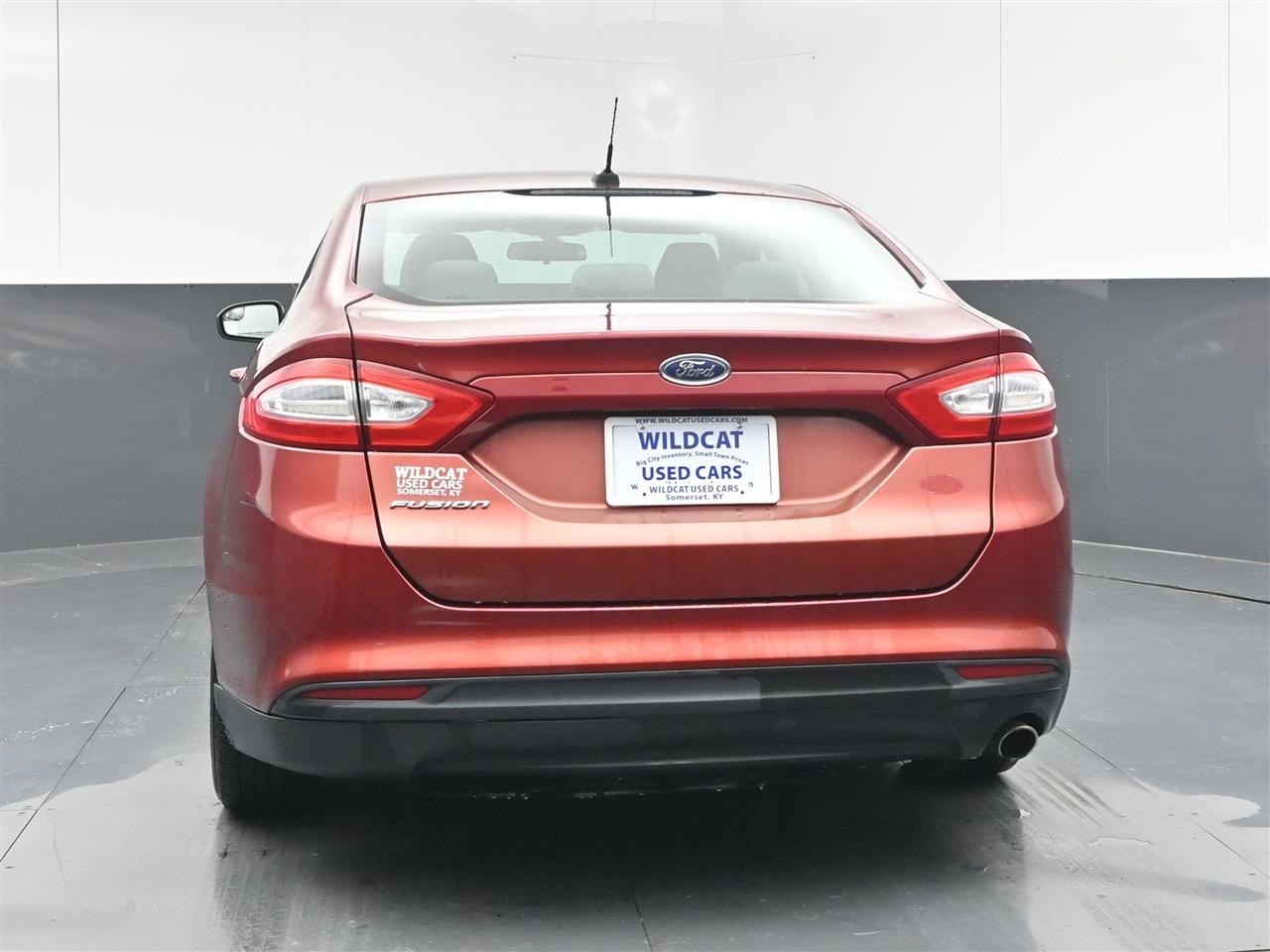 Ford Fusion S 2013