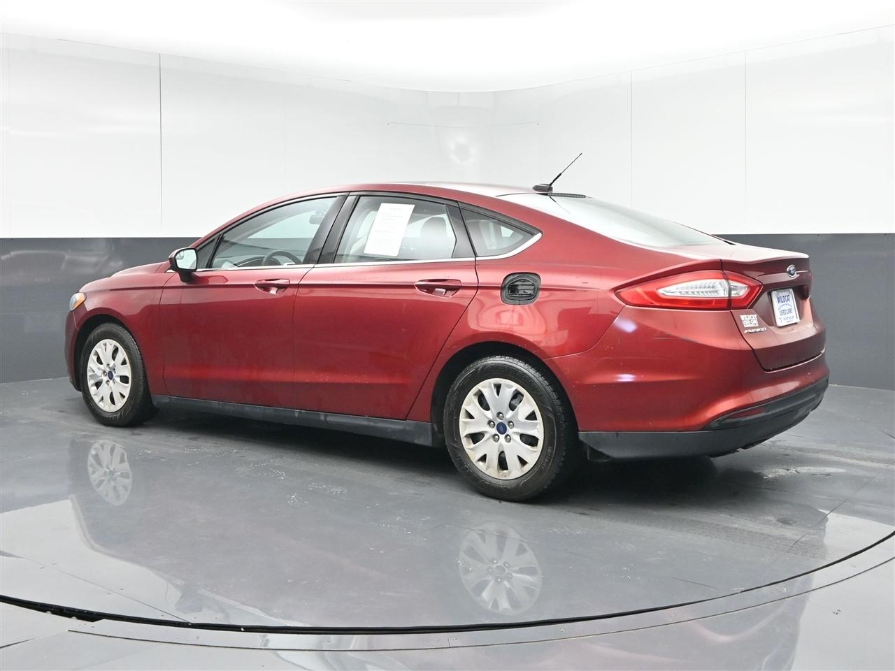 Ford Fusion S 2013