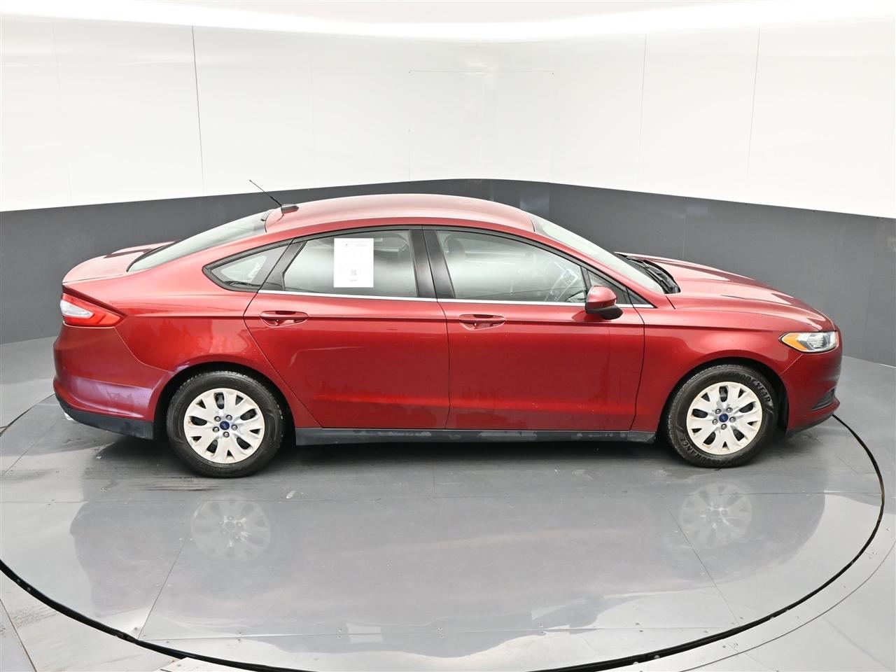 Ford Fusion S 2013