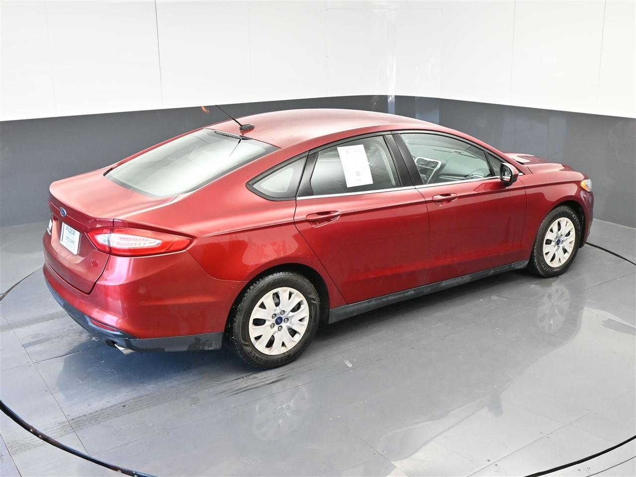 Ford Fusion S 2013