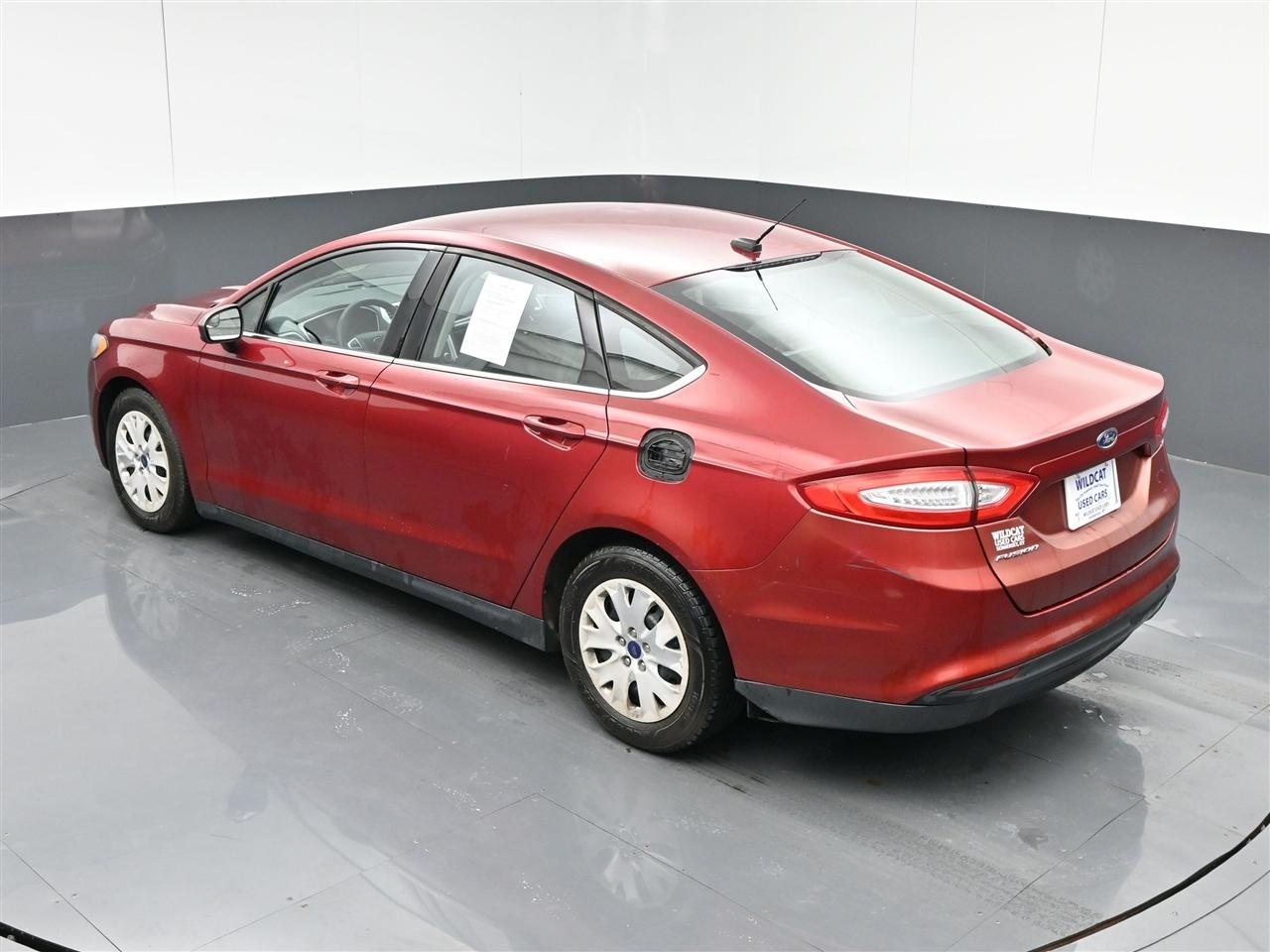 Ford Fusion S 2013
