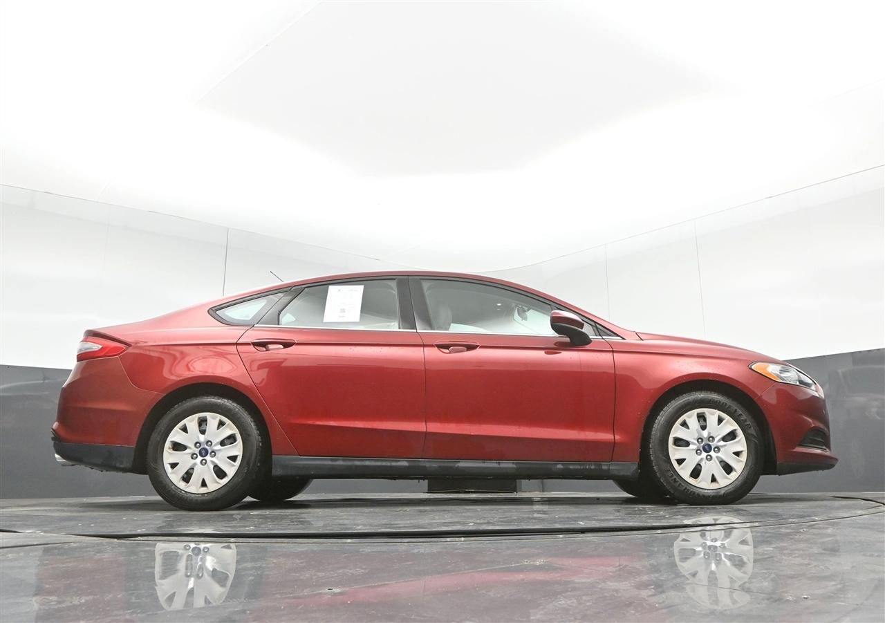 Ford Fusion S 2013