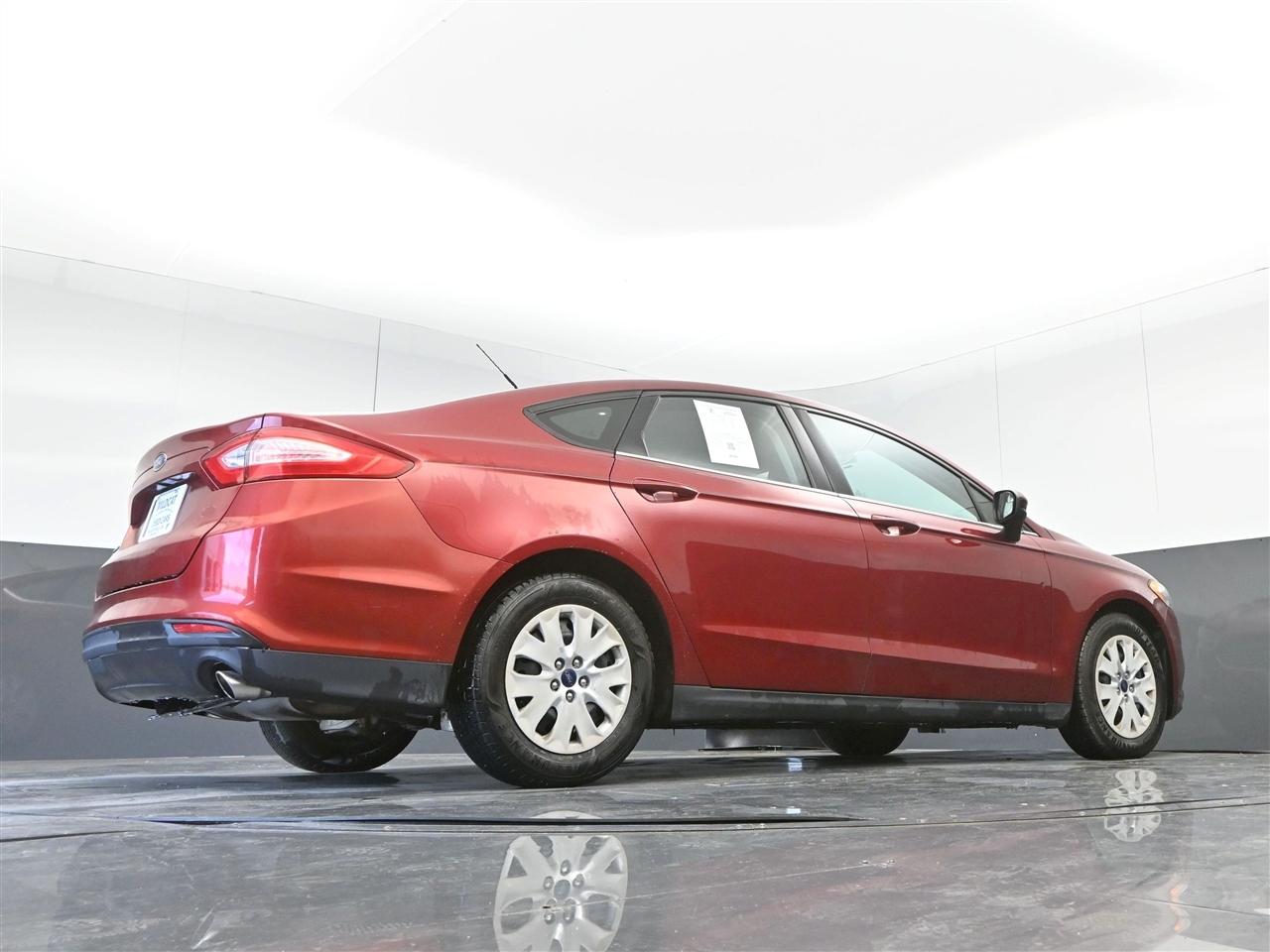 Ford Fusion S 2013