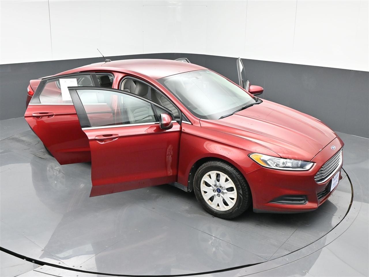 Ford Fusion S 2013