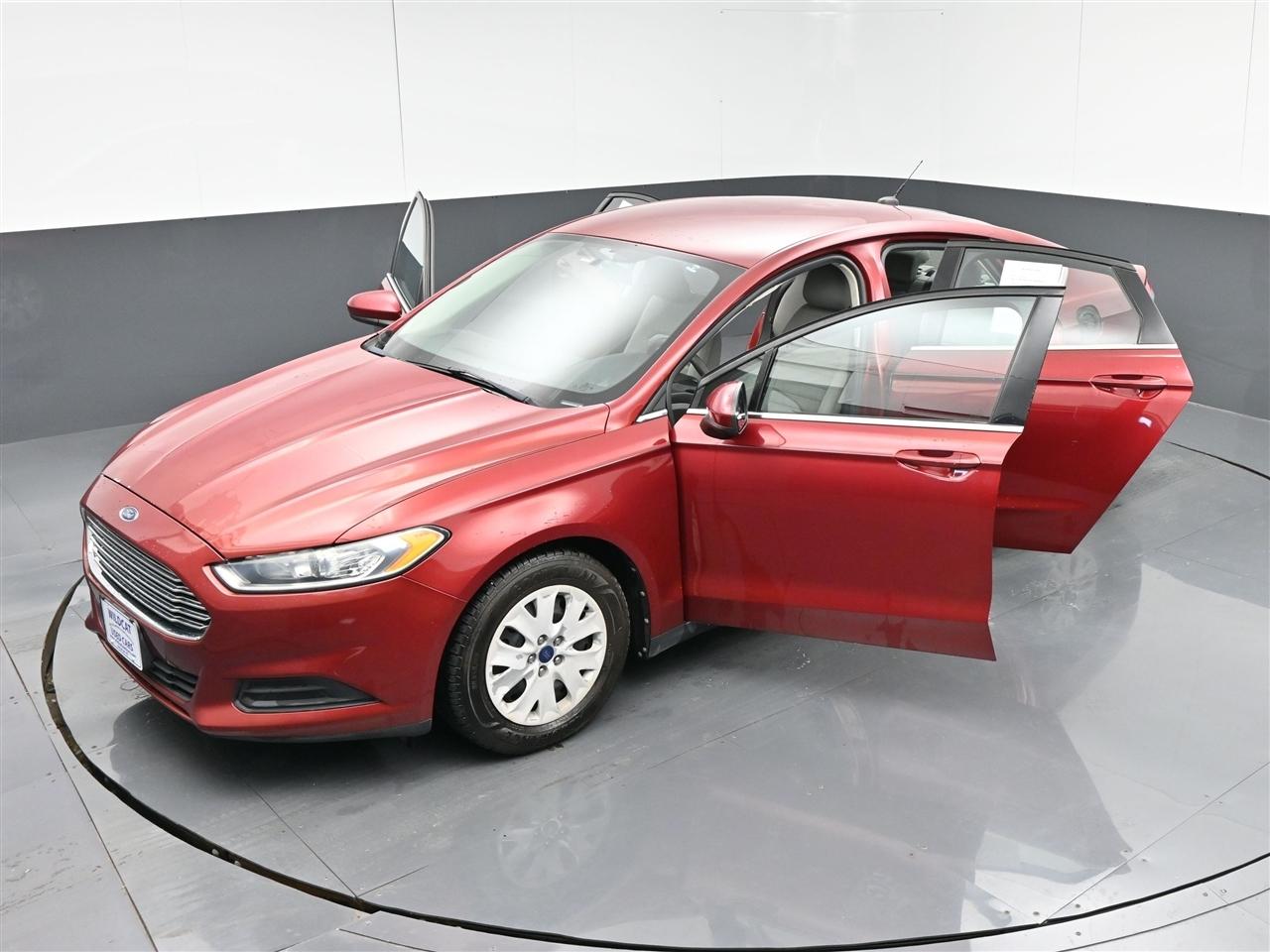 Ford Fusion S 2013