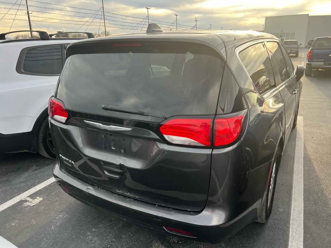 Chrysler Pacifica Touring 2017