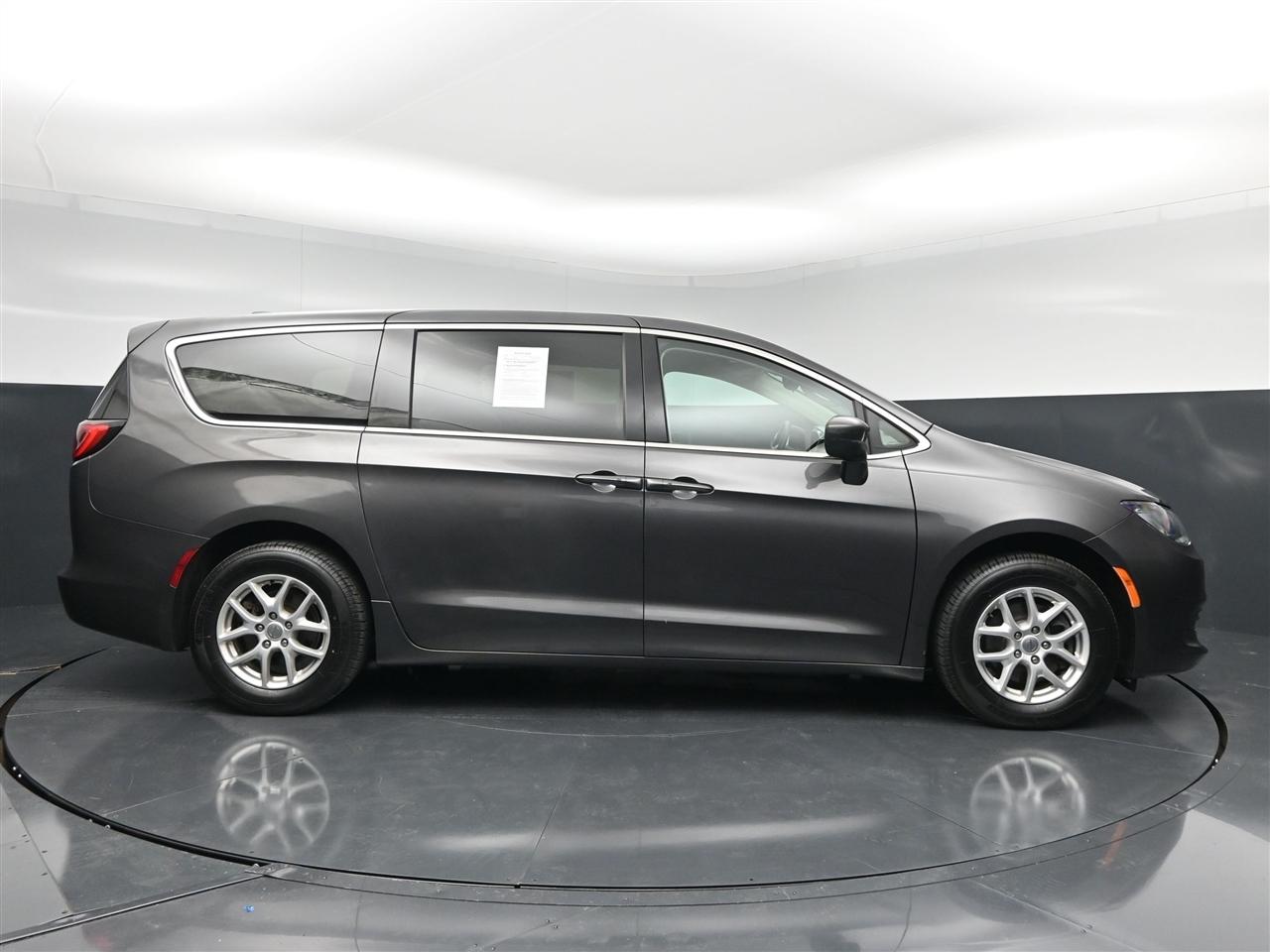 Chrysler Pacifica Touring 2017