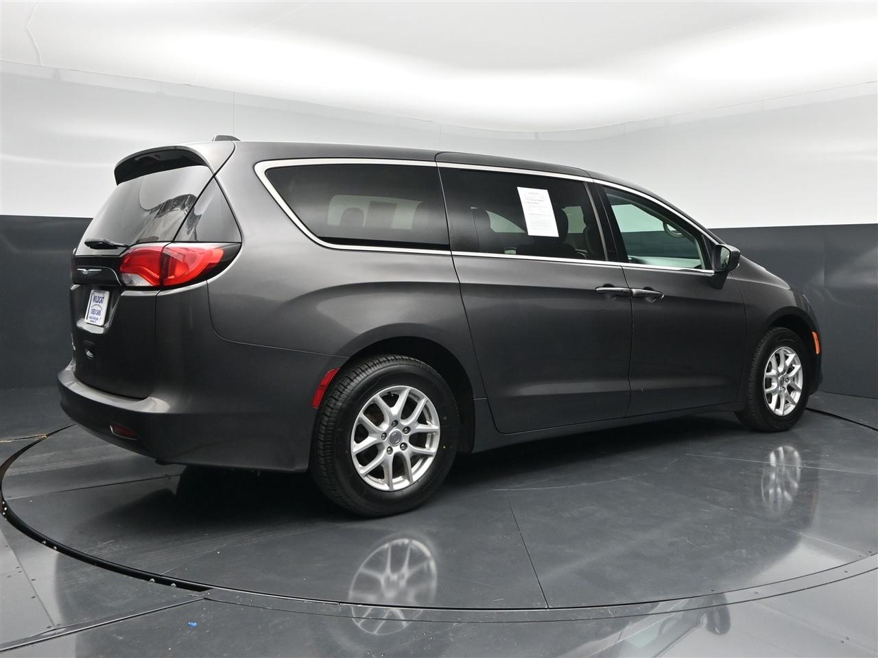Chrysler Pacifica Touring 2017