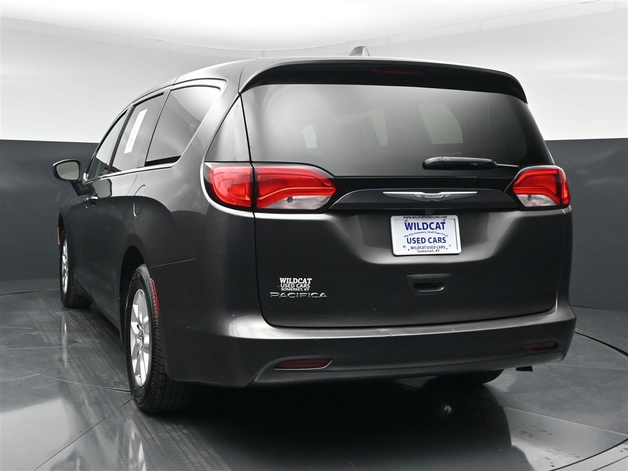 Chrysler Pacifica Touring 2017