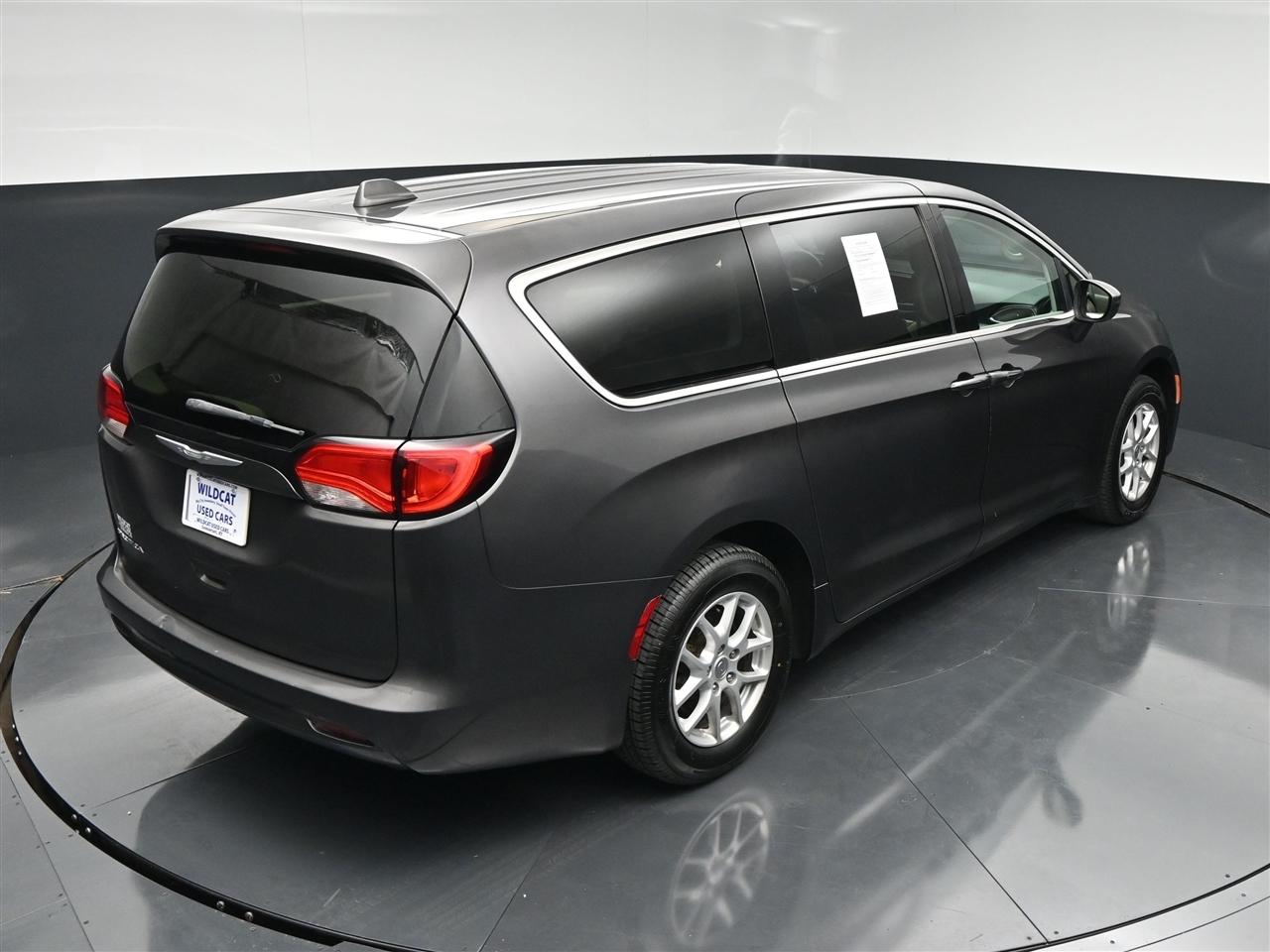 Chrysler Pacifica Touring 2017