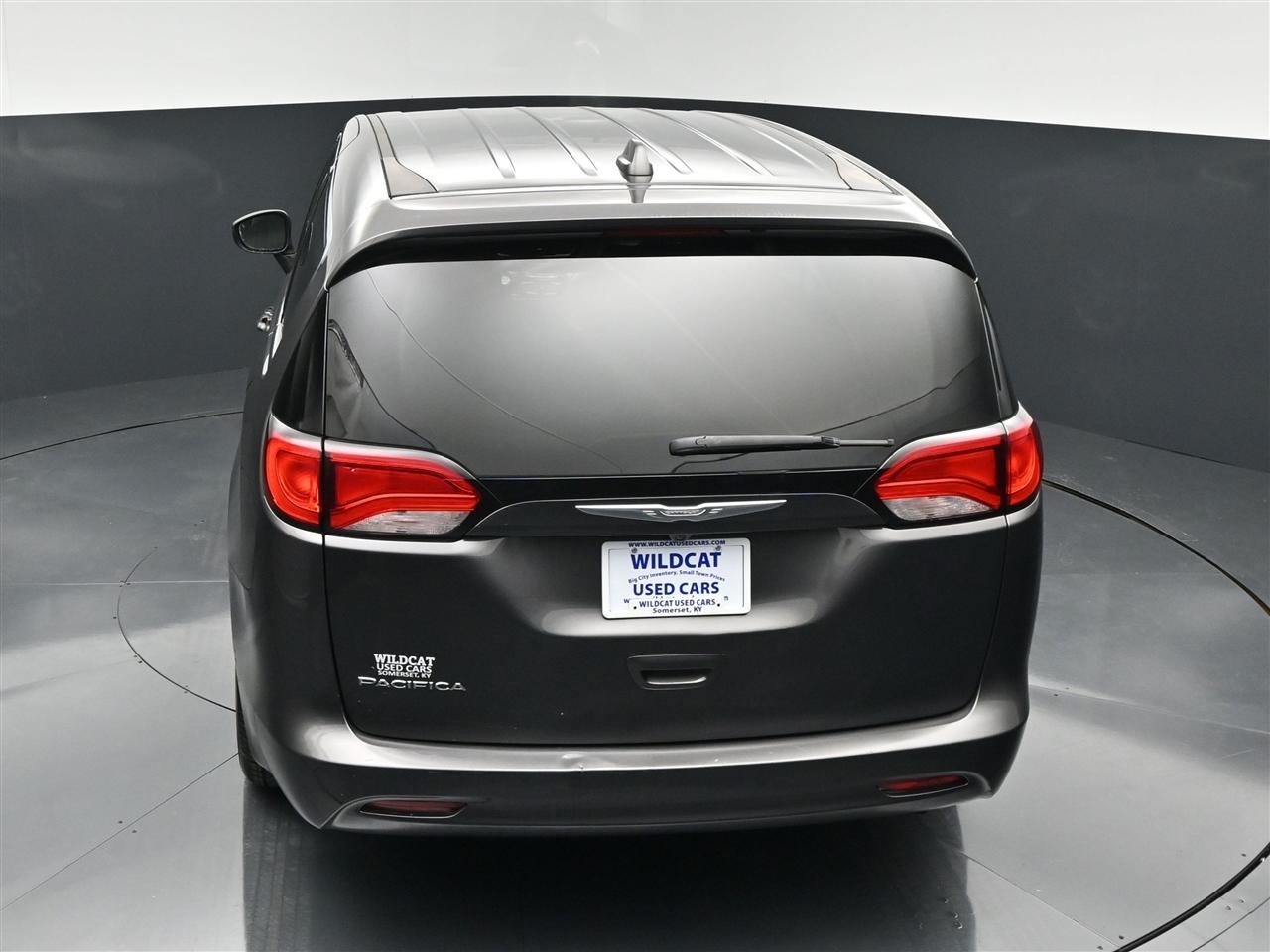 Chrysler Pacifica Touring 2017