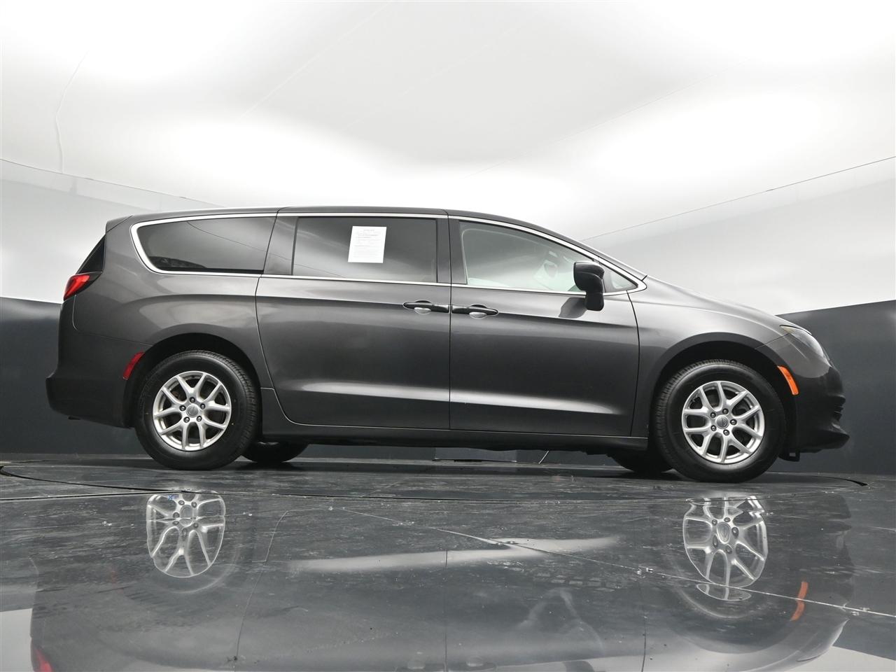 Chrysler Pacifica Touring 2017
