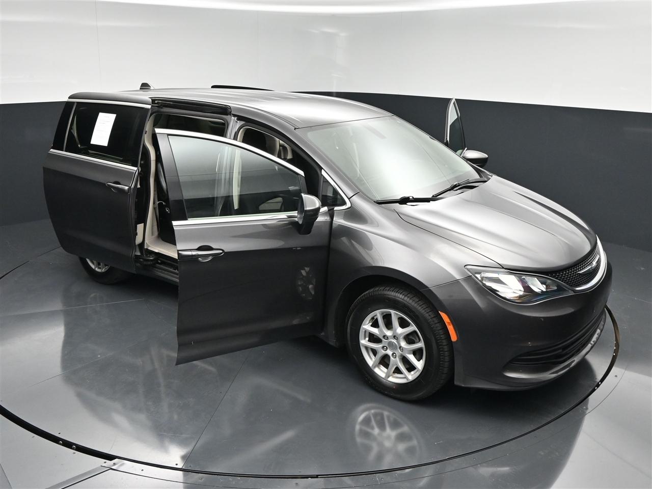 Chrysler Pacifica Touring 2017