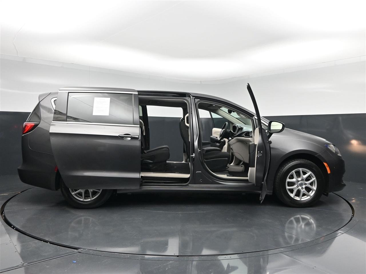 Chrysler Pacifica Touring 2017