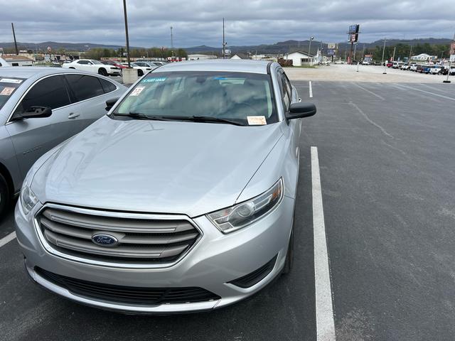 Silver 2019 Ford Taurus SE FWD Sedan Front-Wheel Drive Automatic