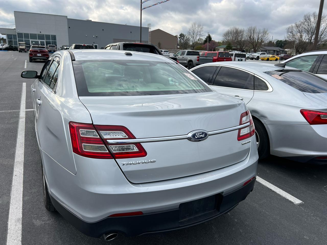 Ford Taurus SE FWD 2019