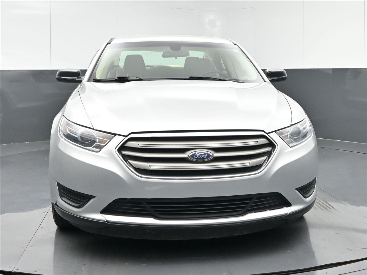 Ford Taurus SE FWD 2019