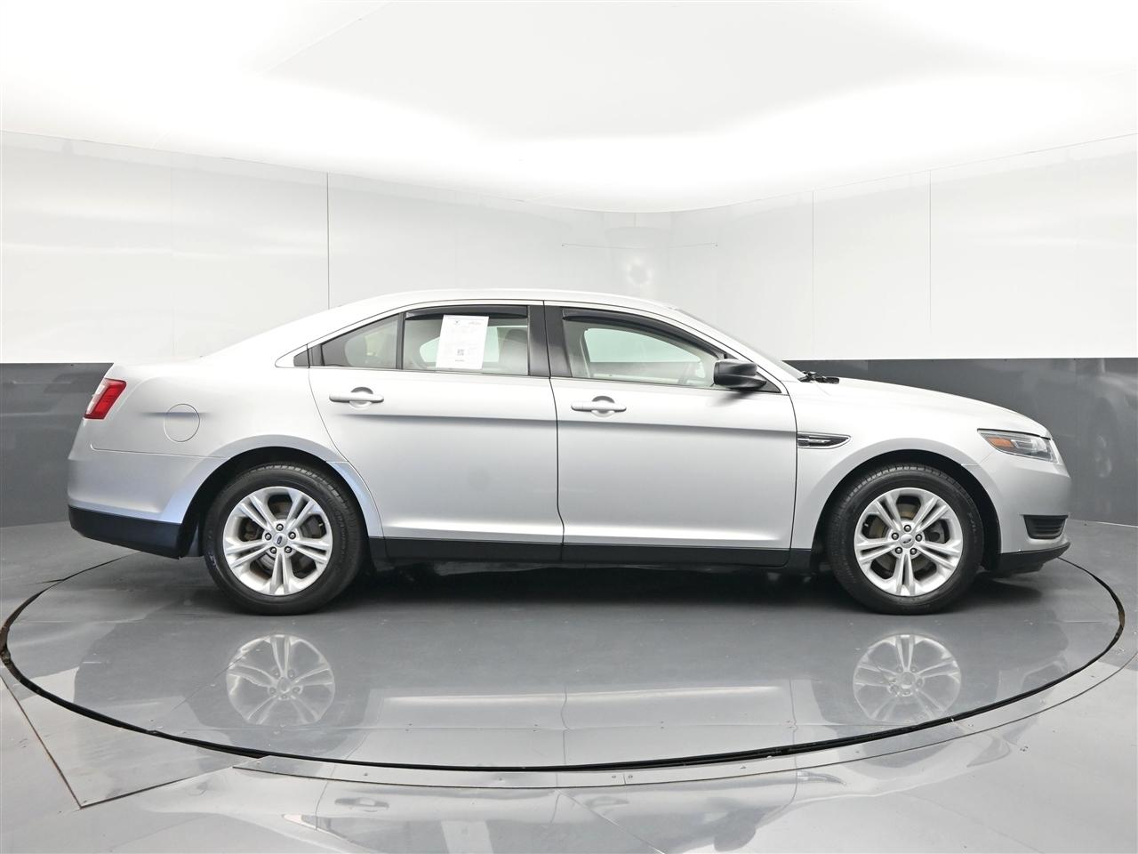 Ford Taurus SE FWD 2019