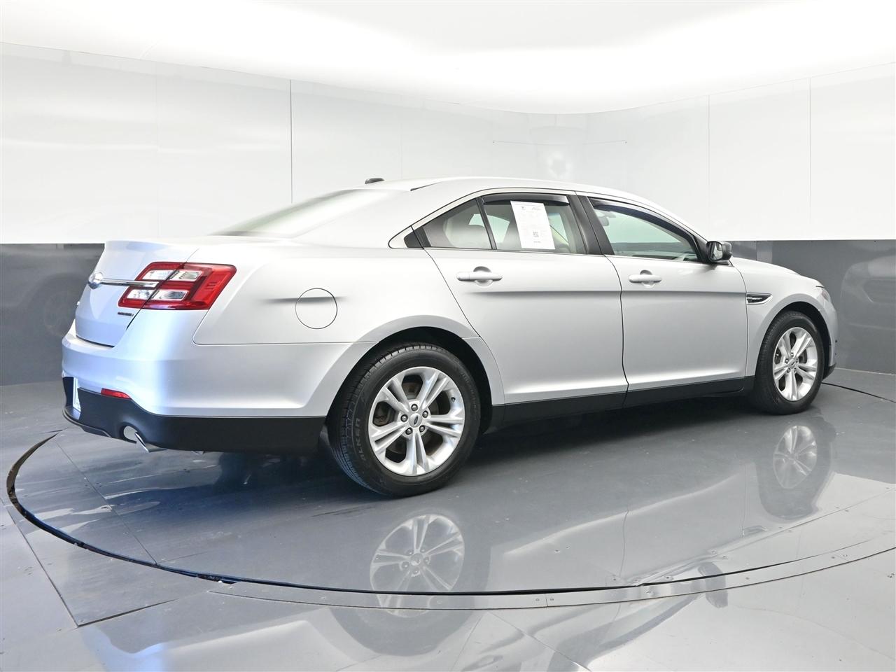 Ford Taurus SE FWD 2019