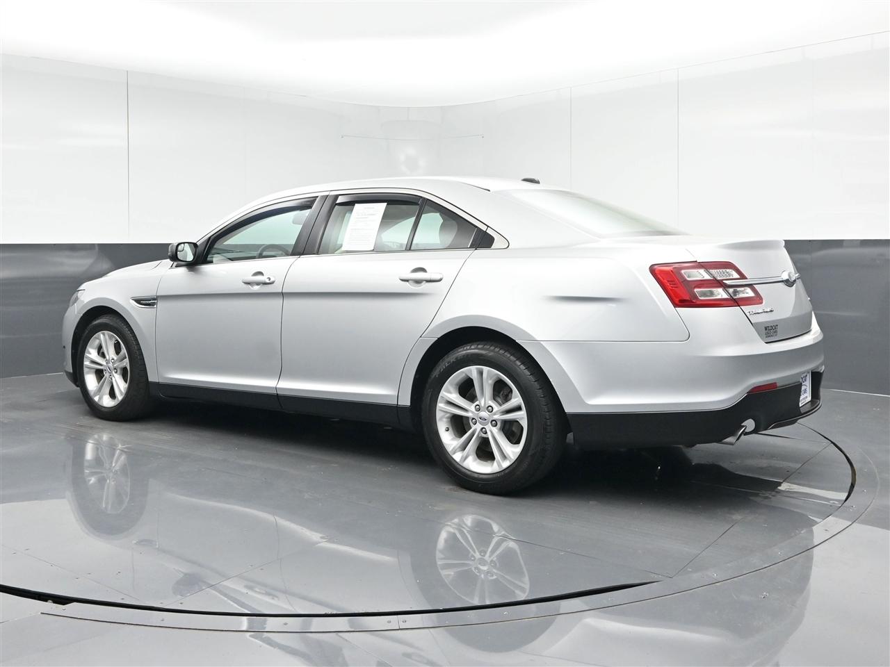 Ford Taurus SE FWD 2019