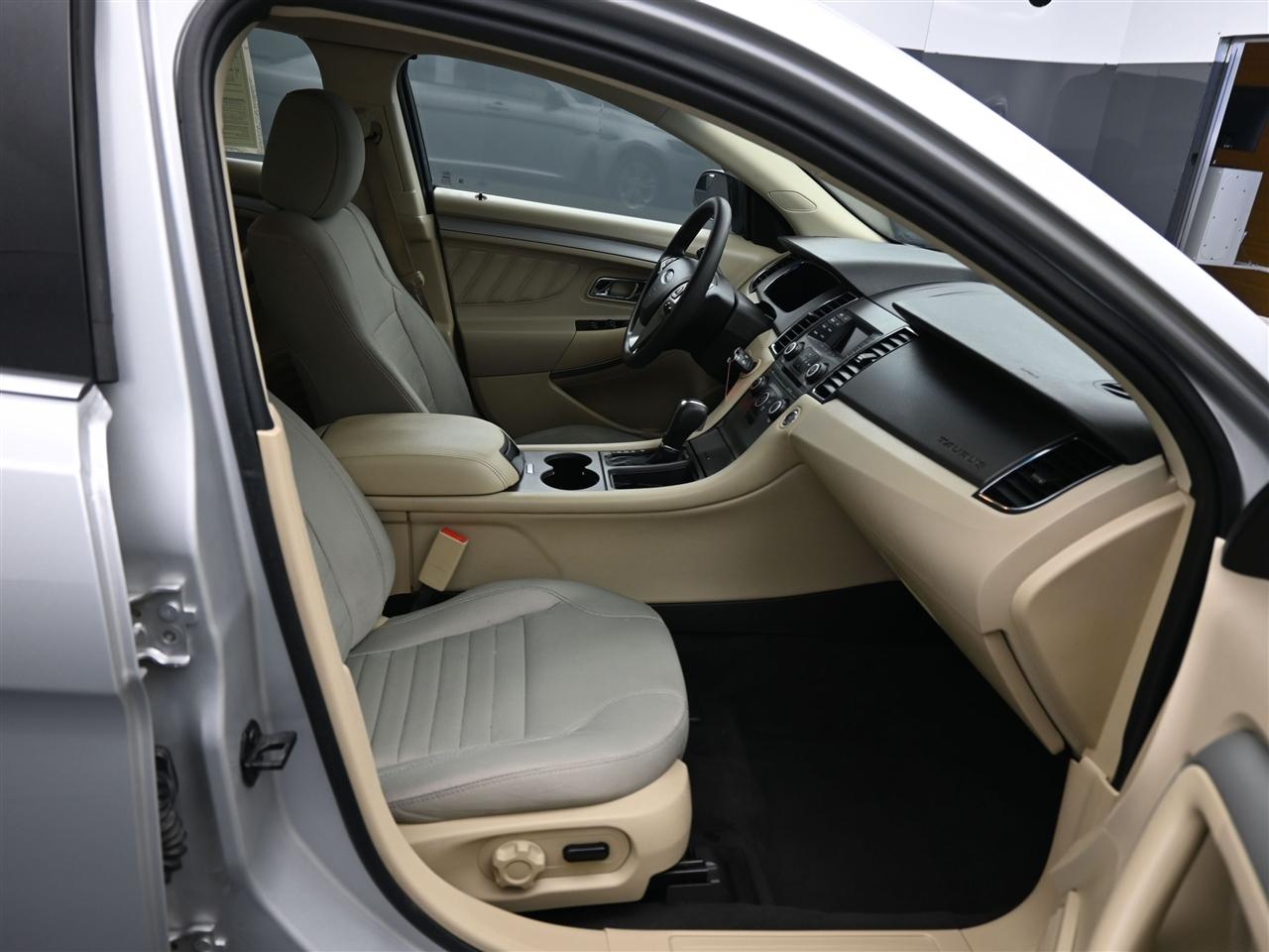 Ford Taurus SE FWD 2019