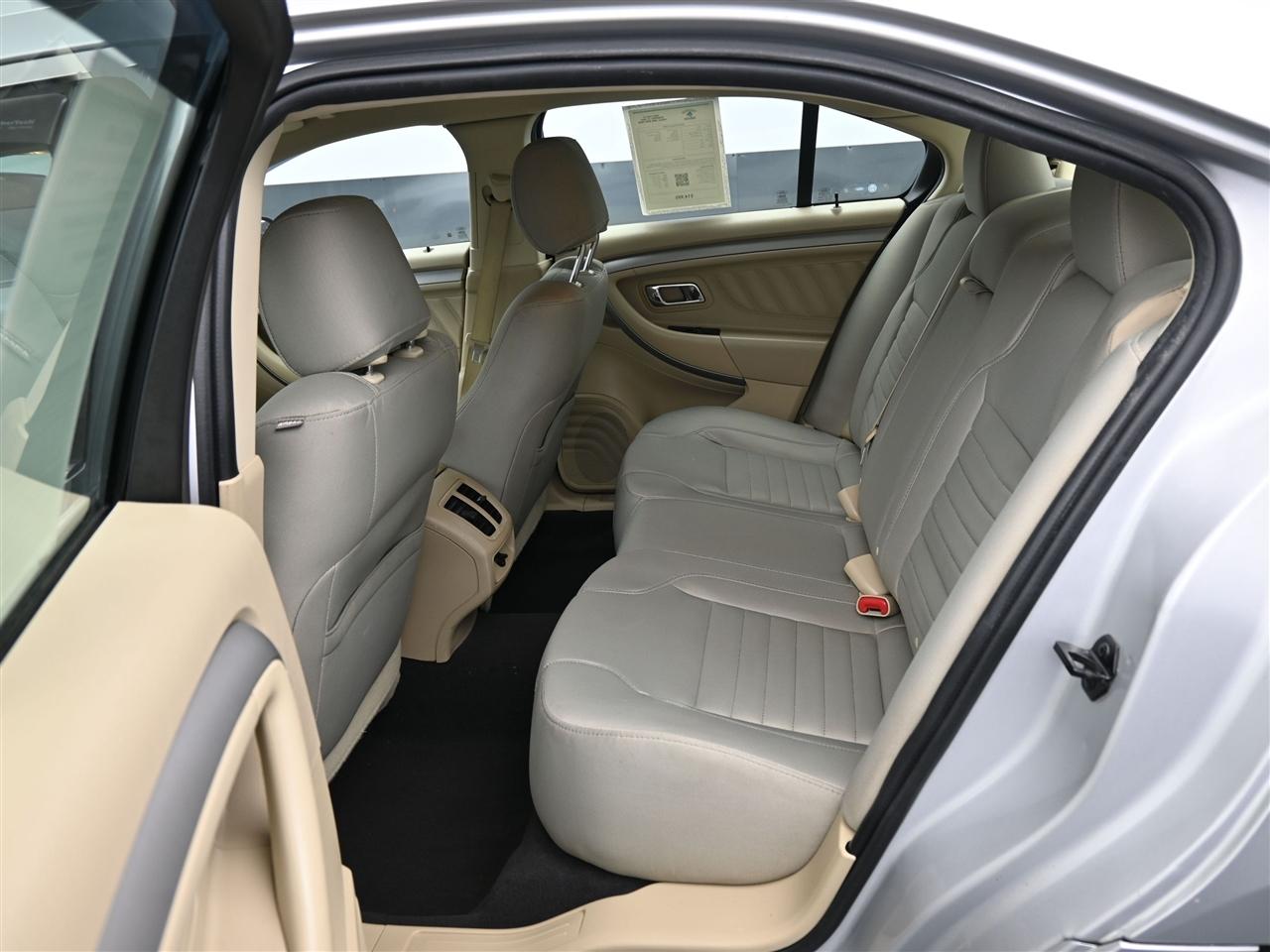 Ford Taurus SE FWD 2019