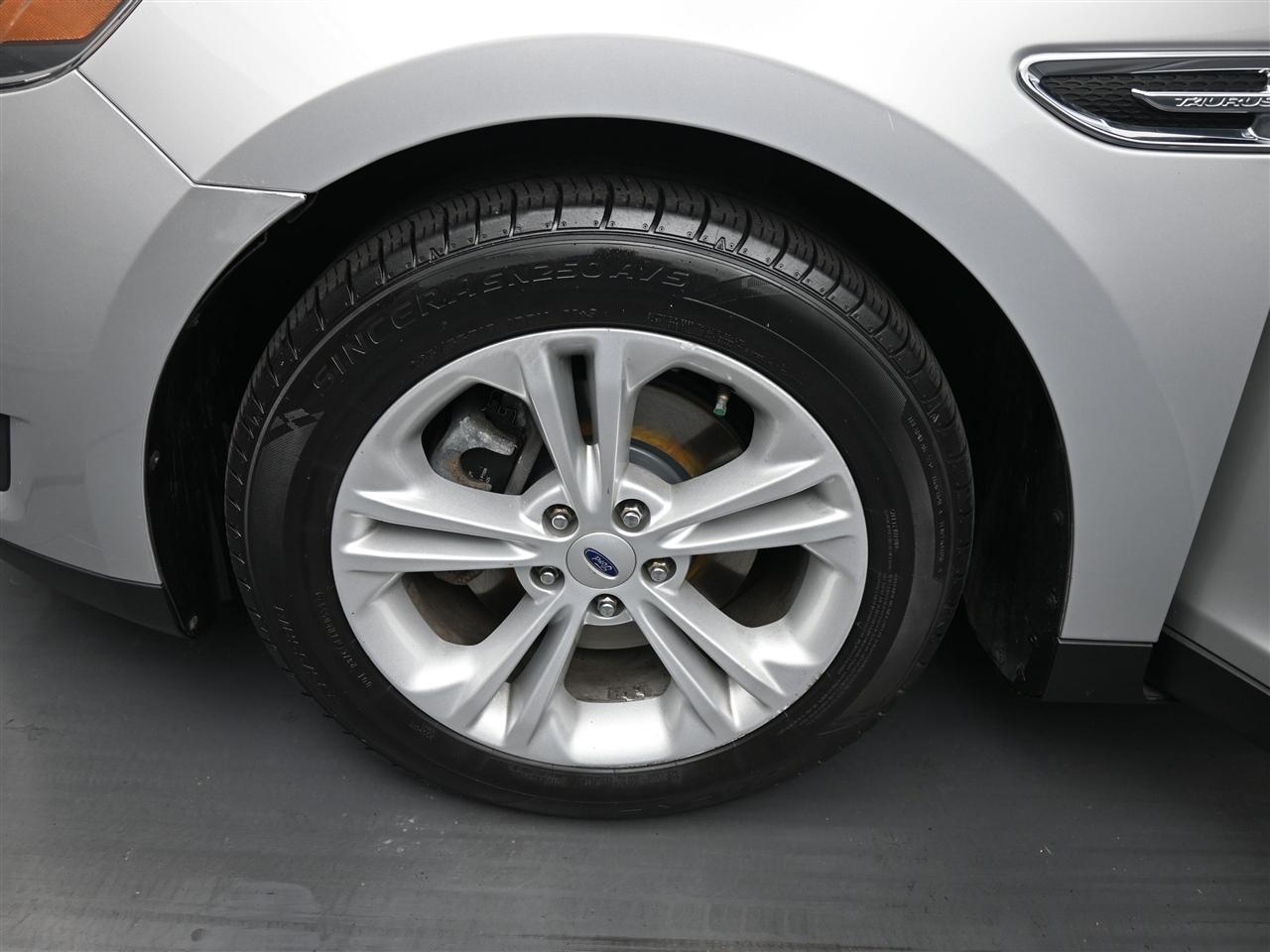 Ford Taurus SE FWD 2019