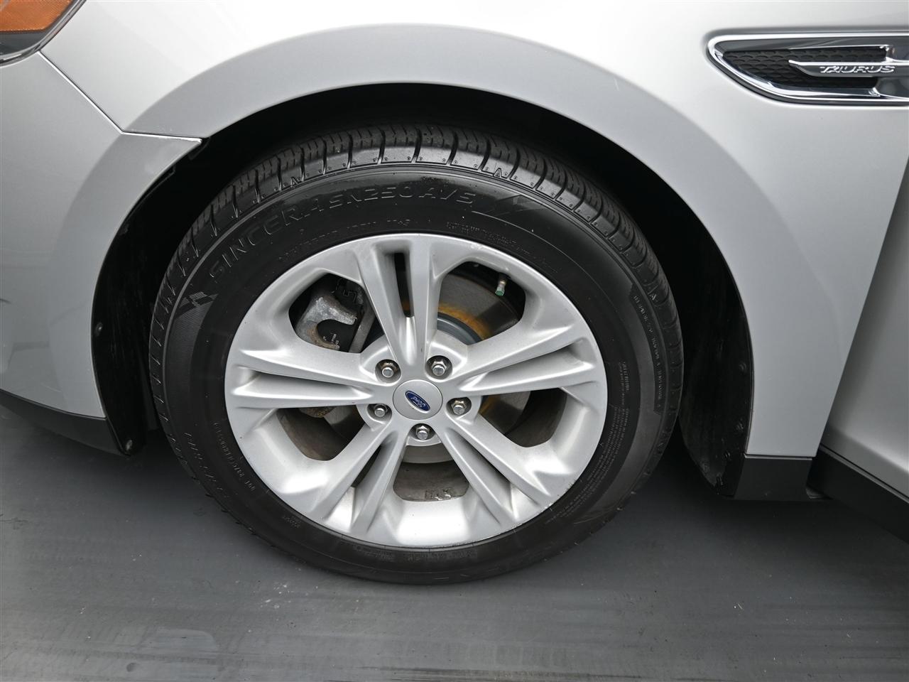 Ford Taurus SE FWD 2019