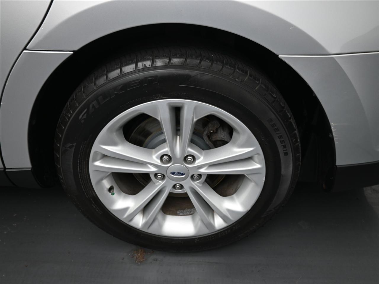 Ford Taurus SE FWD 2019