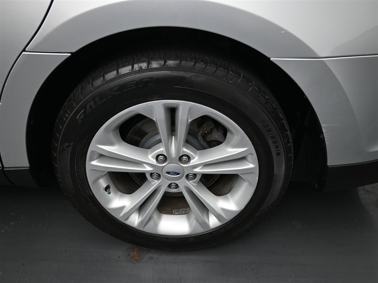 Ford Taurus SE FWD 2019