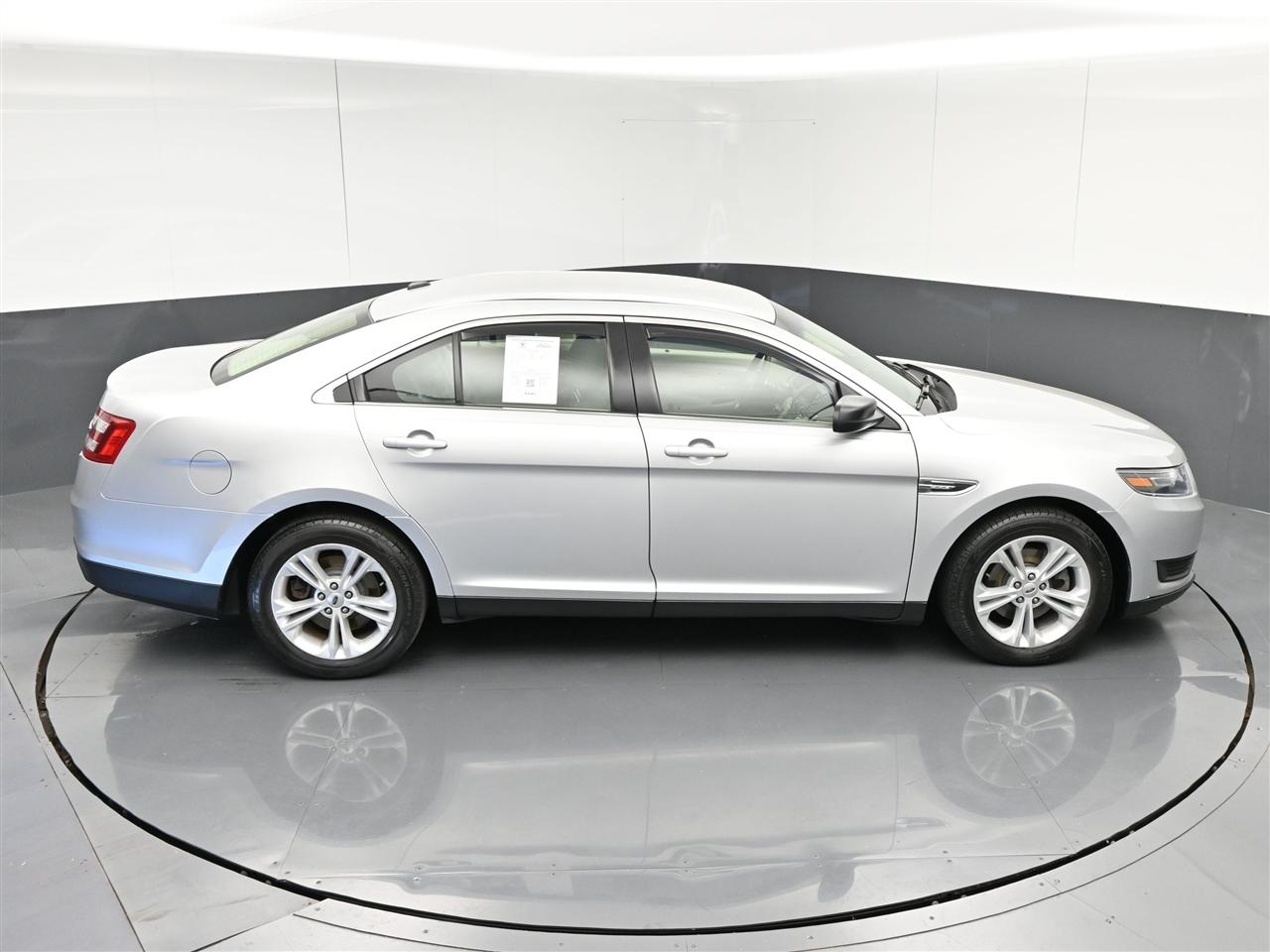 Ford Taurus SE FWD 2019