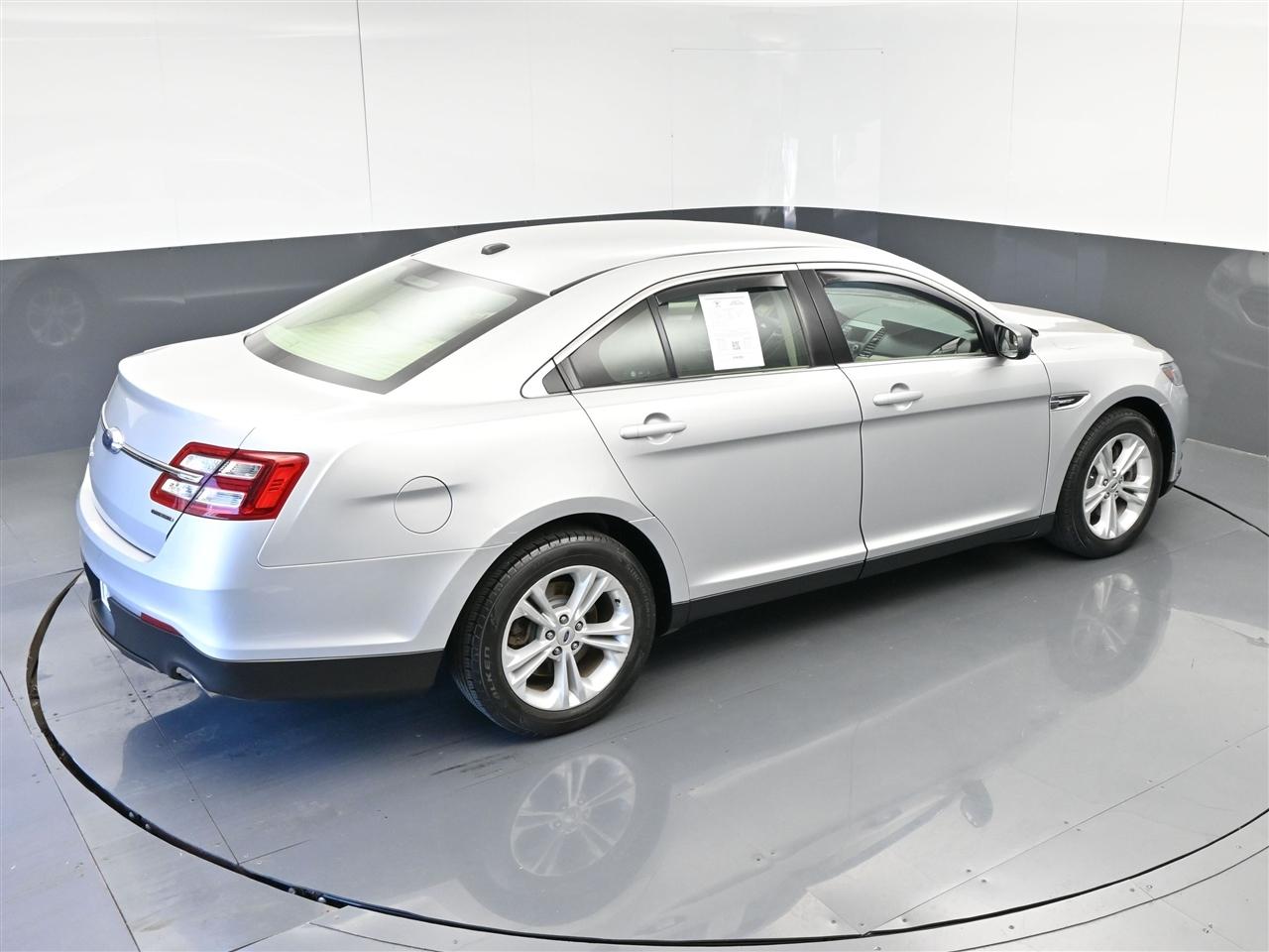 Ford Taurus SE FWD 2019