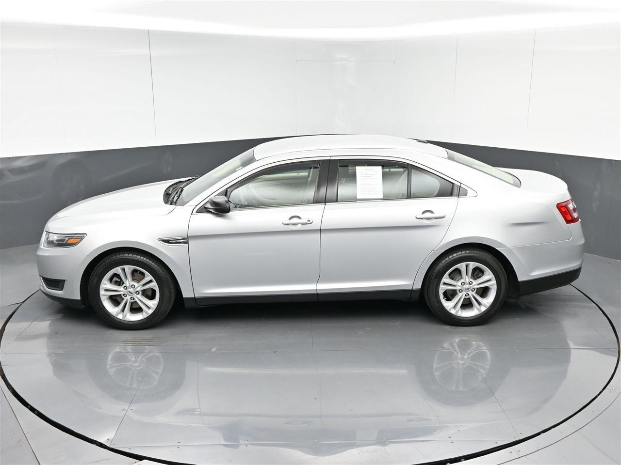 Ford Taurus SE FWD 2019