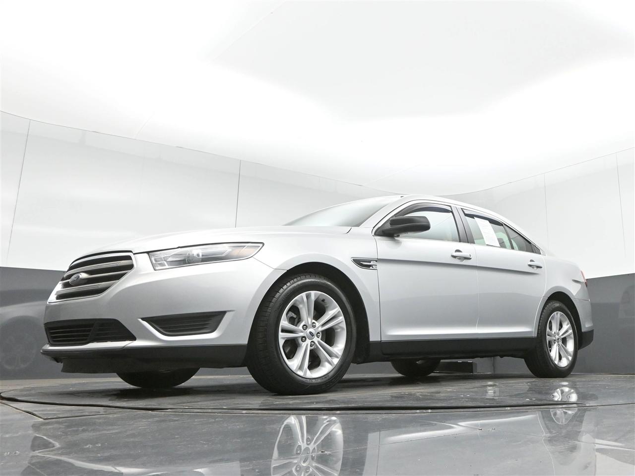 Ford Taurus SE FWD 2019
