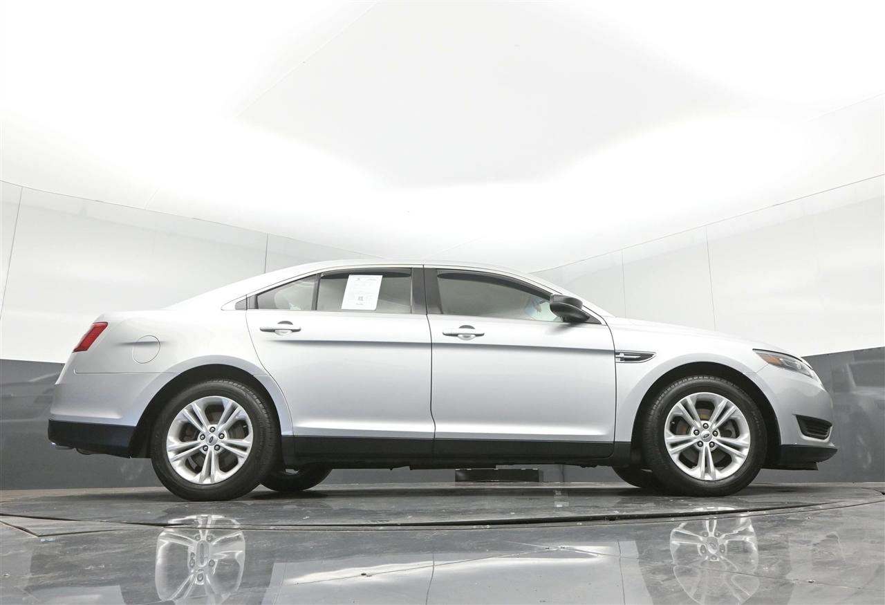 Ford Taurus SE FWD 2019