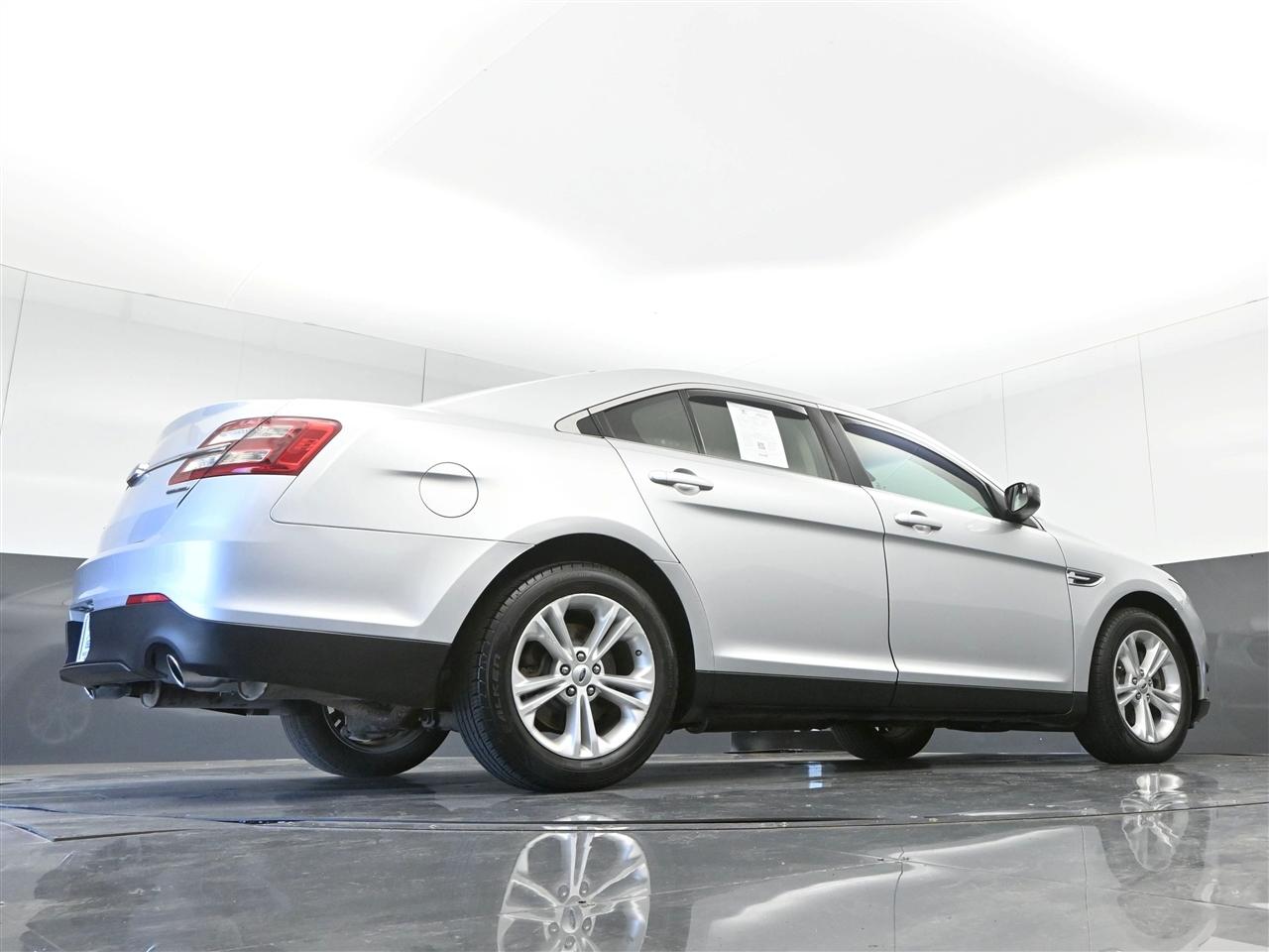 Ford Taurus SE FWD 2019