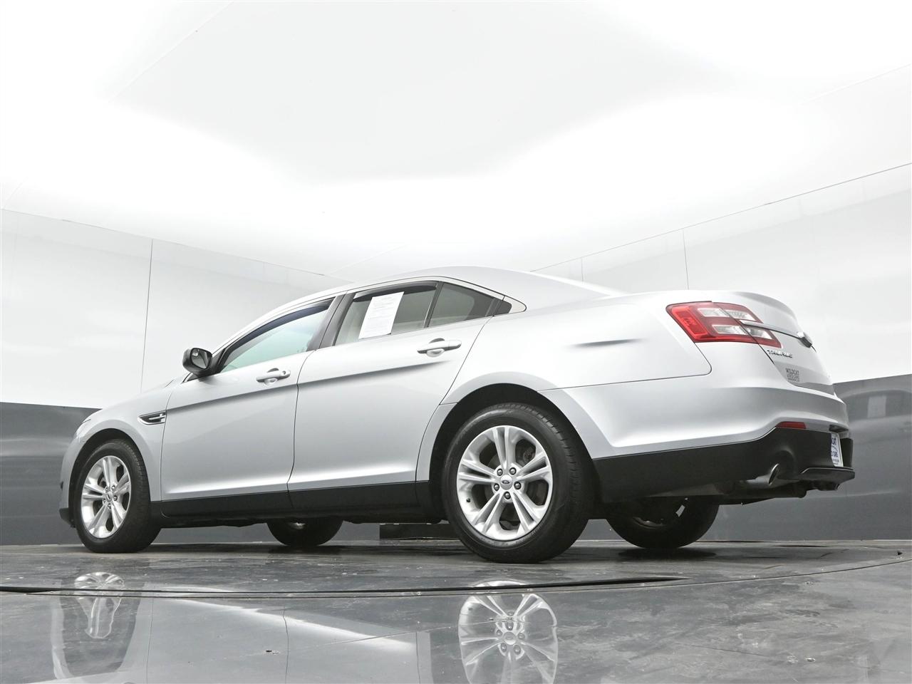 Ford Taurus SE FWD 2019