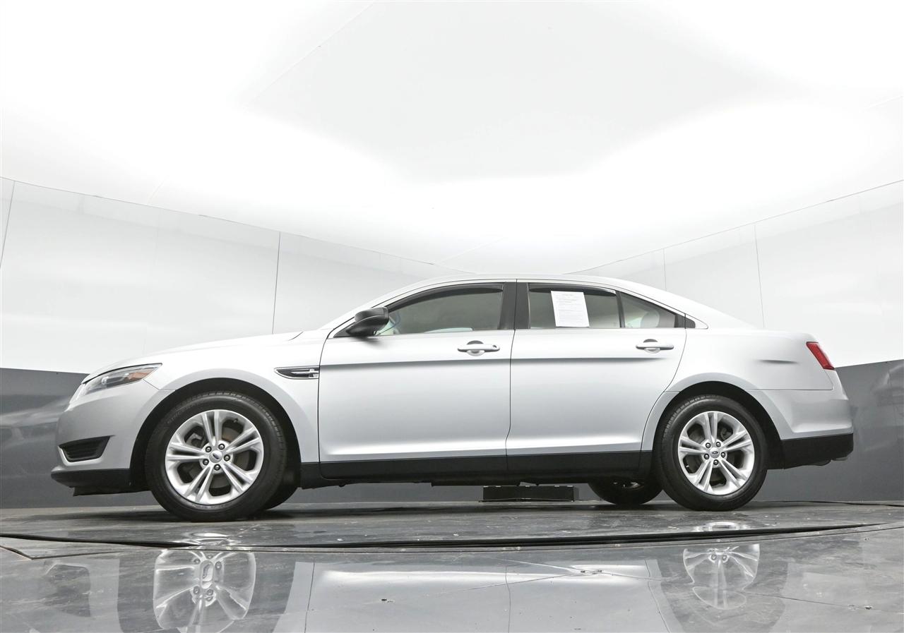 Ford Taurus SE FWD 2019