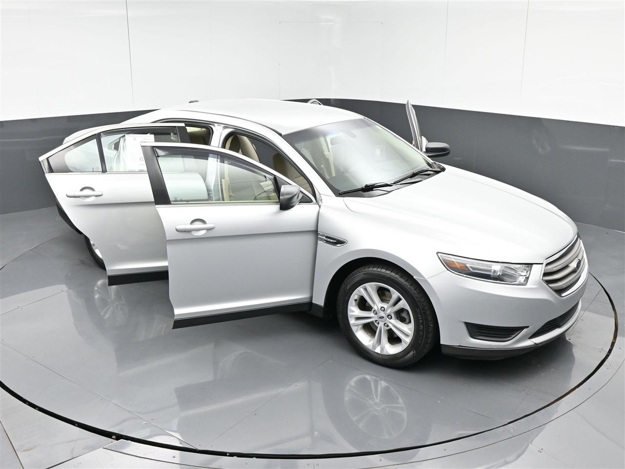 Ford Taurus SE FWD 2019