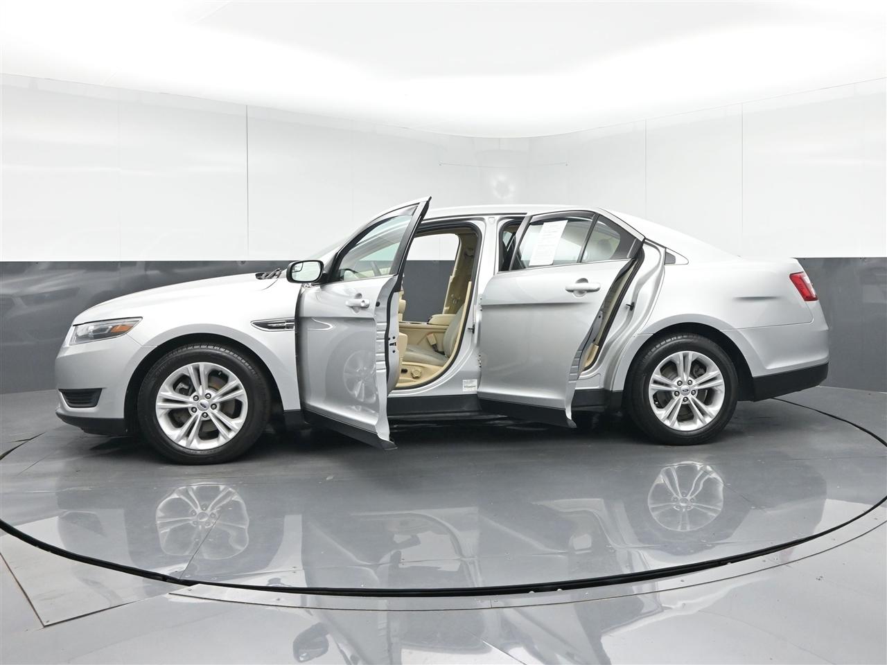 Ford Taurus SE FWD 2019