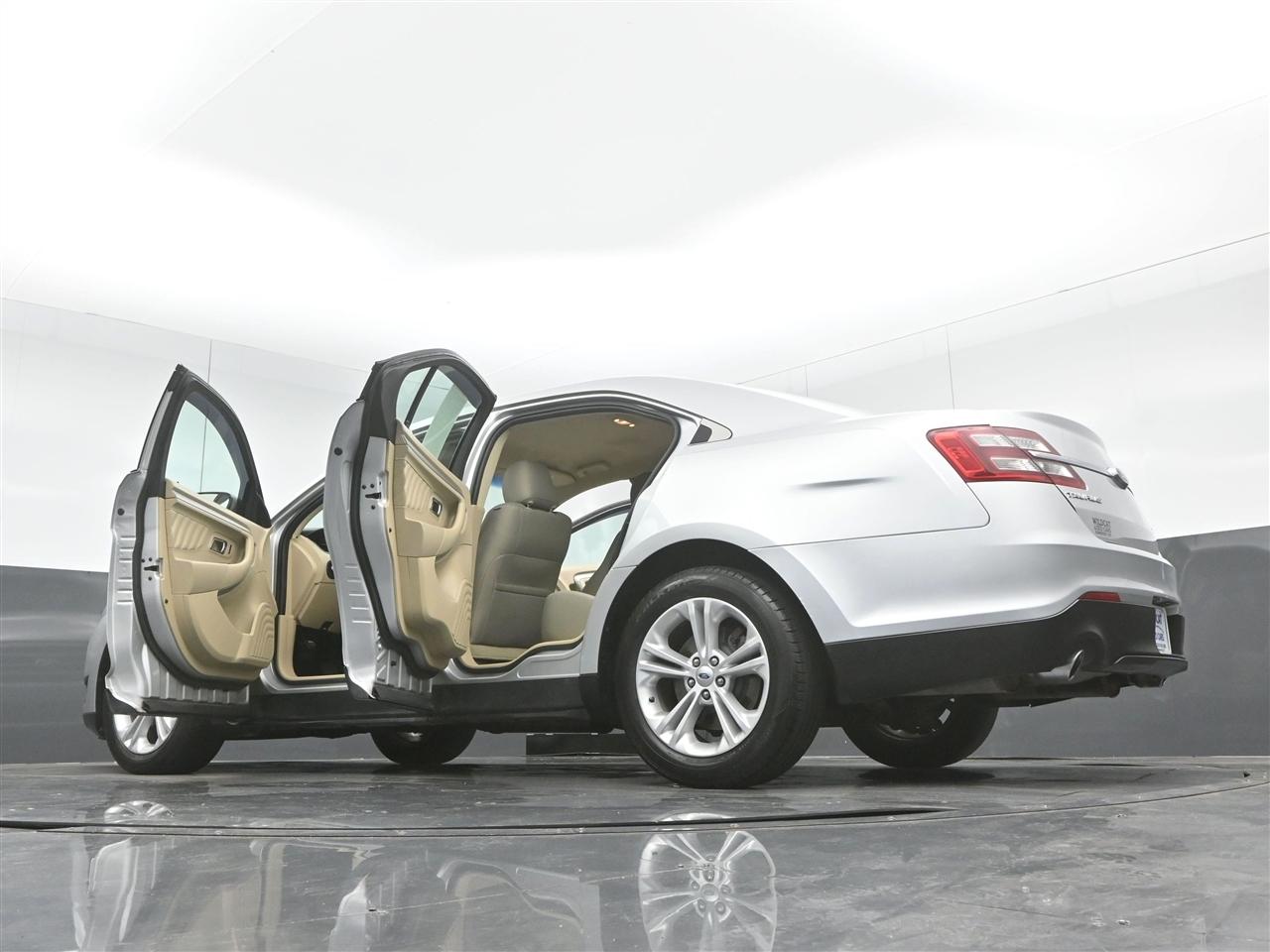 Ford Taurus SE FWD 2019