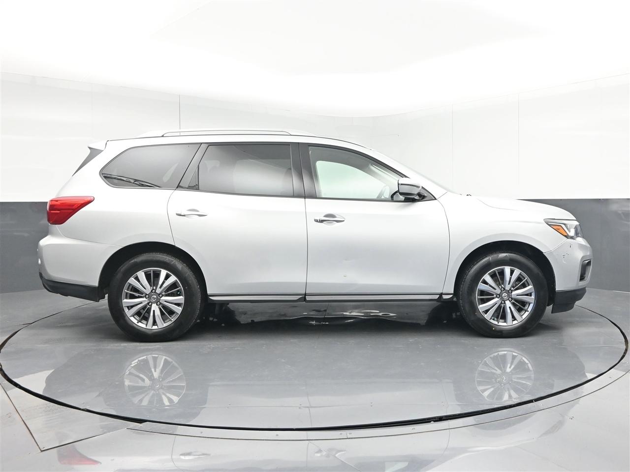 Nissan Pathfinder SV 4WD 2020
