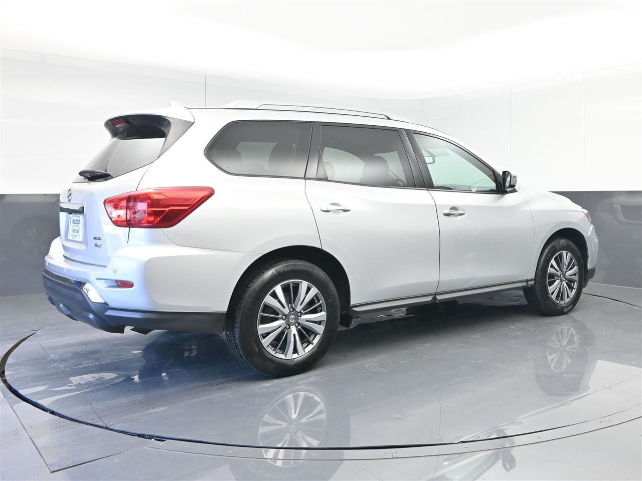 Nissan Pathfinder SV 4WD 2020