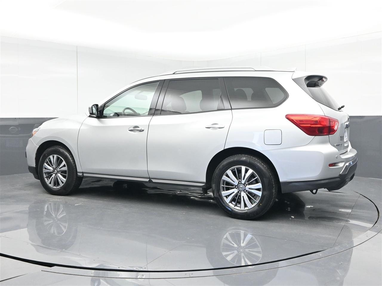 Nissan Pathfinder SV 4WD 2020