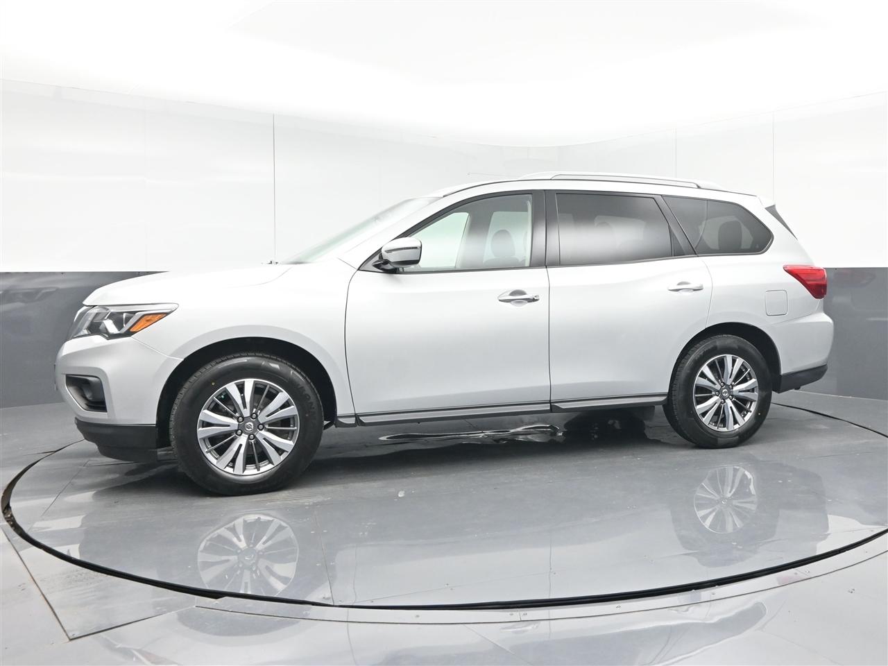 Nissan Pathfinder SV 4WD 2020