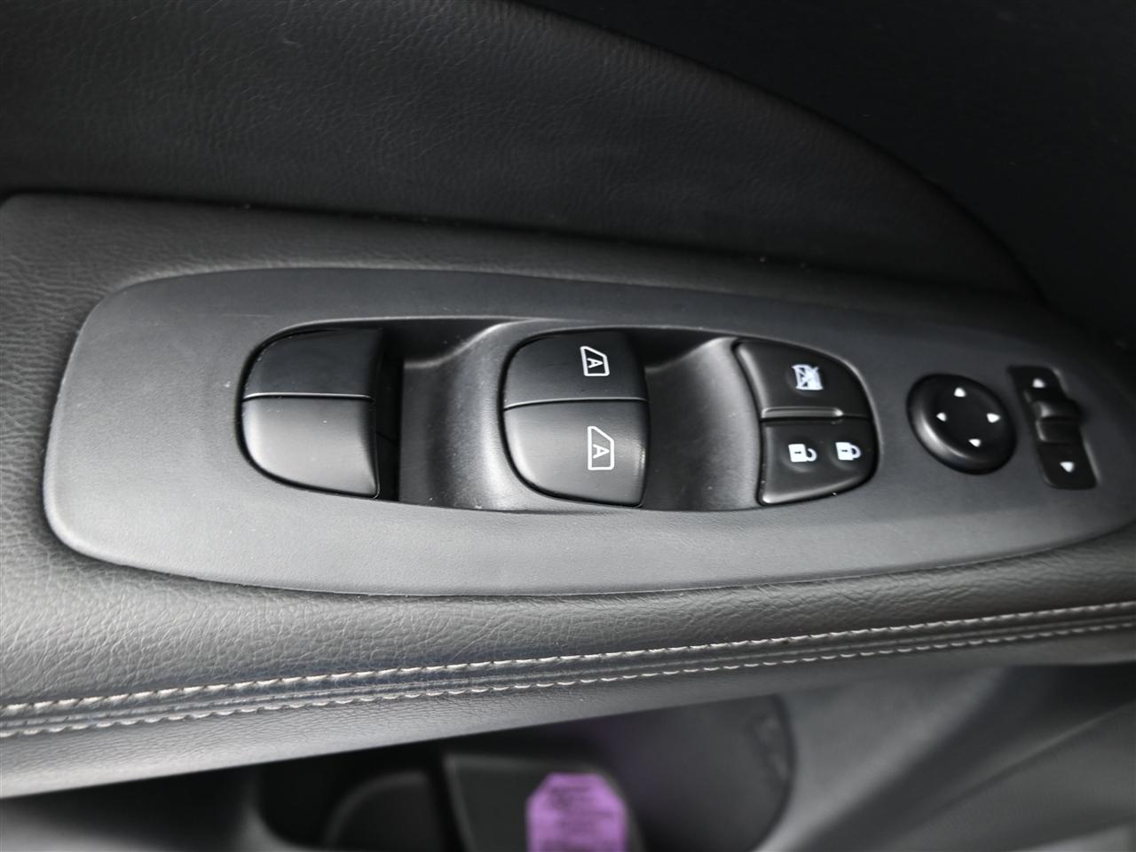 Nissan Pathfinder SV 4WD 2020