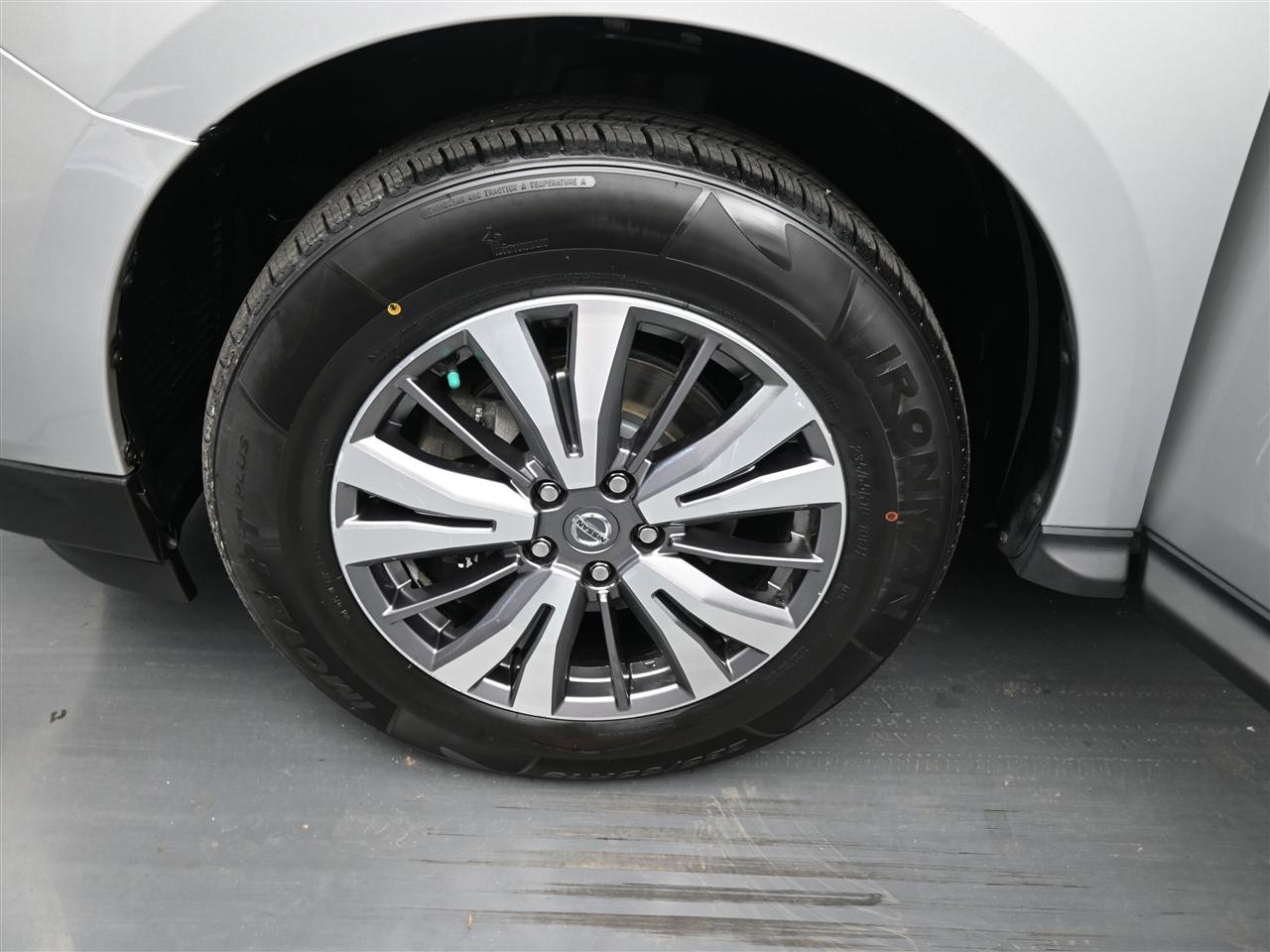 Nissan Pathfinder SV 4WD 2020